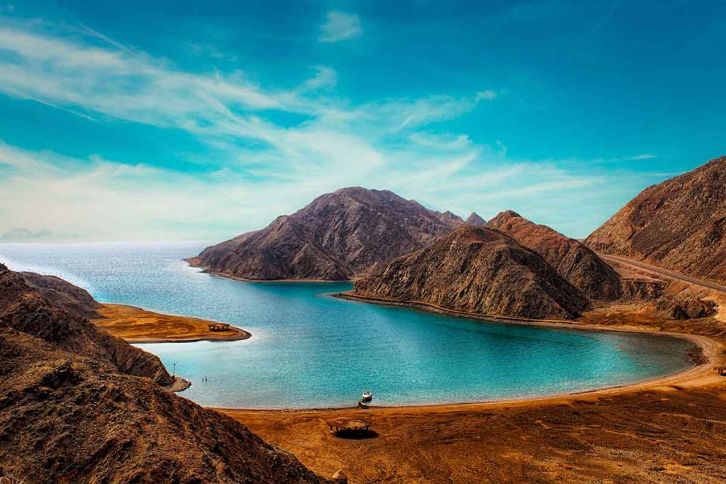 From Pyramids to Red Sea Bliss: Your Ultimate Guide to a Cairo to Taba Transfer