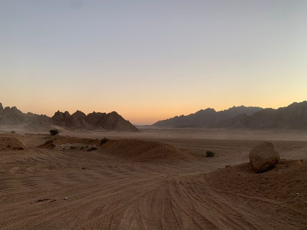 From Coral Reefs to Ancient Forts: Your Ultimate Guide to a Scenic Coraya (Marsa Alam) to El Qsayr Transfer