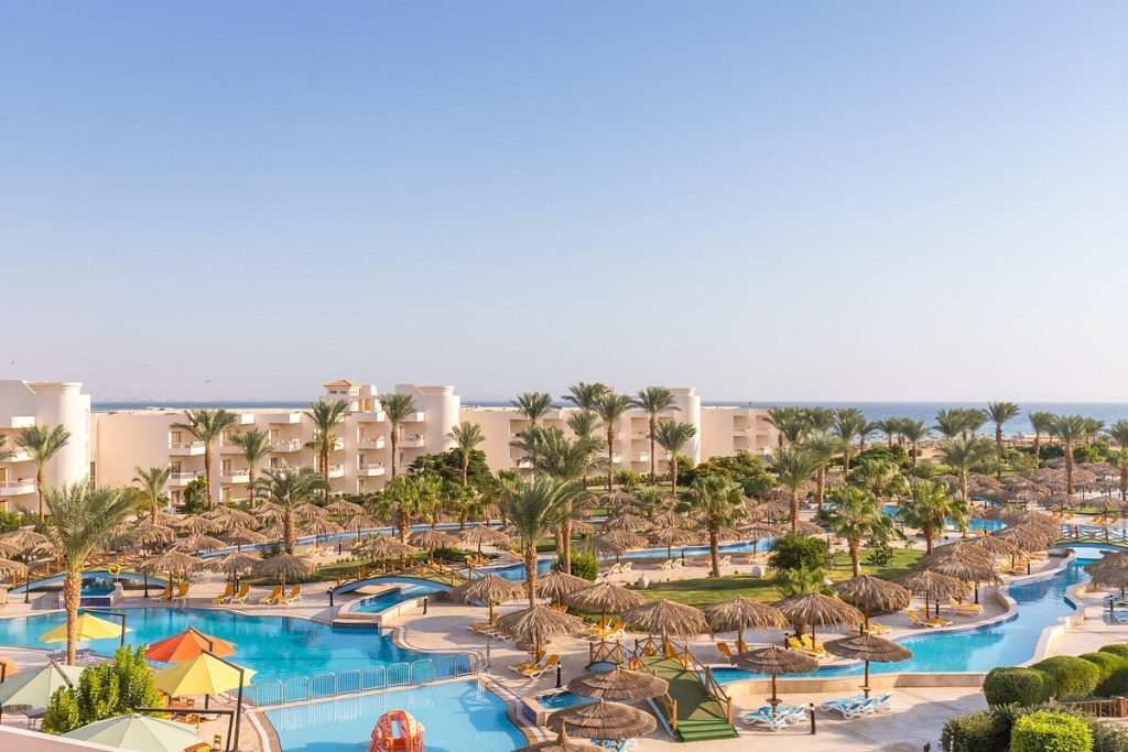 From Ancient Wonders to Red Sea Paradise: Your Complete Luxor to Hurghada Travel Guide
