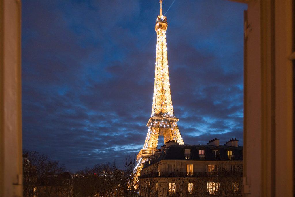 Paris to Gares: Your Ultimate Travel Guide with Sinaitaxi