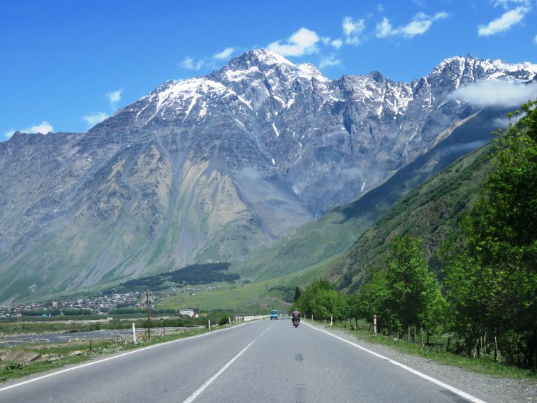 Kutaisi to Stepantsminda (Kazbegi) Road Trip: A Scenic Georgian Adventure