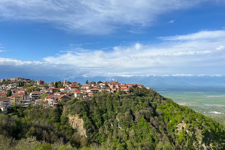 The Ultimate Travel Guide: Scenic Journey from Sighnaghi to Tbilisi Airport
