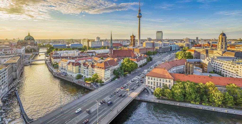 Ultimate Travel Guide: Scenic & Convenient Rides from Frankfurt to Berlin with Sinaitaxi