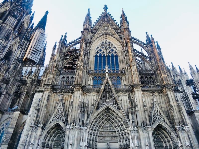 Arnsberg to Cologne Bonn Airport: Seamless Transfers & Unforgettable German Adventures