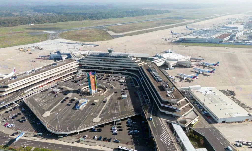 Seamless Cologne Bonn Airport to Liège Airport Transfer: Your Gateway to Rhine Valley Adventures
