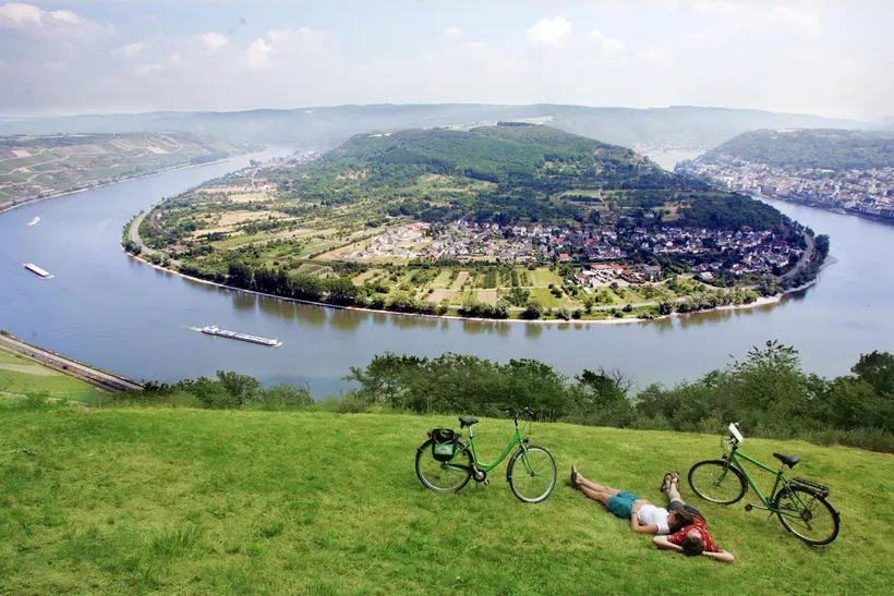 Cologne Bonn Airport to Rheinbach Taxi: Stress-Free Transfers & Rhine Valley Magic