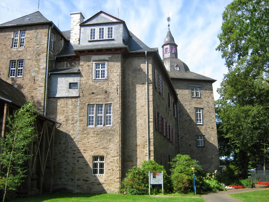 Cologne Bonn Airport to Siegen Taxi: Stress-Free Transfers & Siegerland Adventures