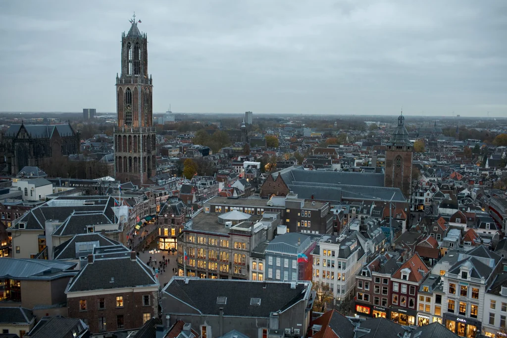 Cologne Bonn Airport to Utrecht Taxi: Seamless Transfers & Unforgettable Dutch Adventures