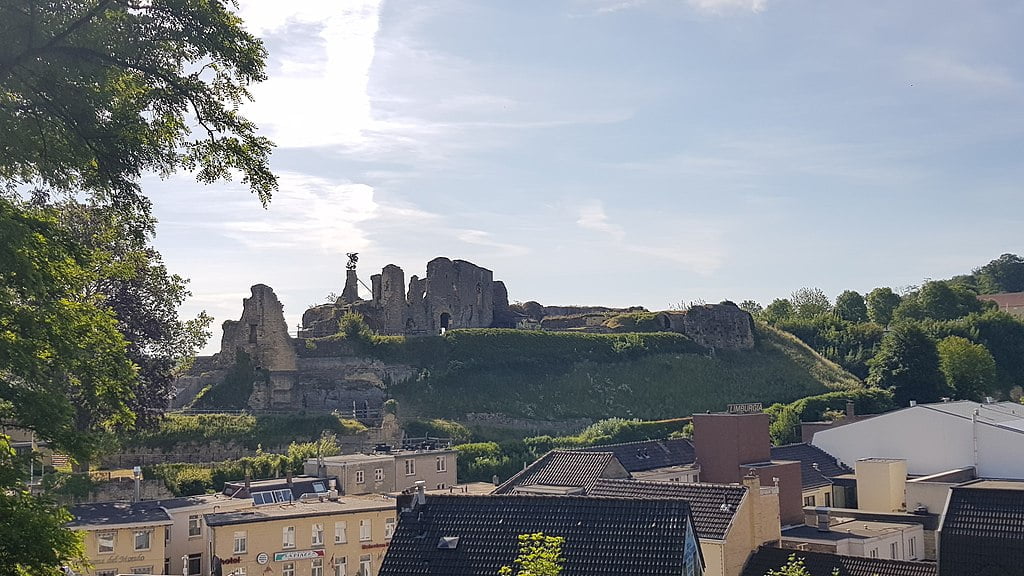 From Cologne to Castles: Your Seamless Airport Transfer to Valkenburg’s Fairytale Charm