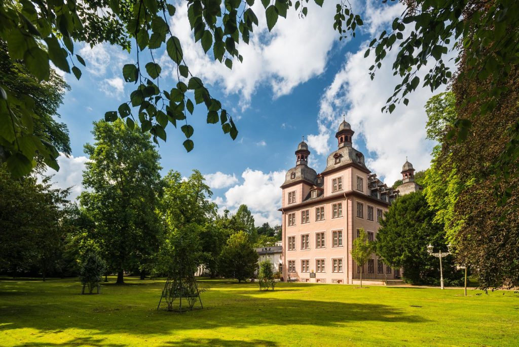 Cologne to Bonn Taxi: Your Seamless Gateway from Cathedral City to Beethoven’s Birthplace
