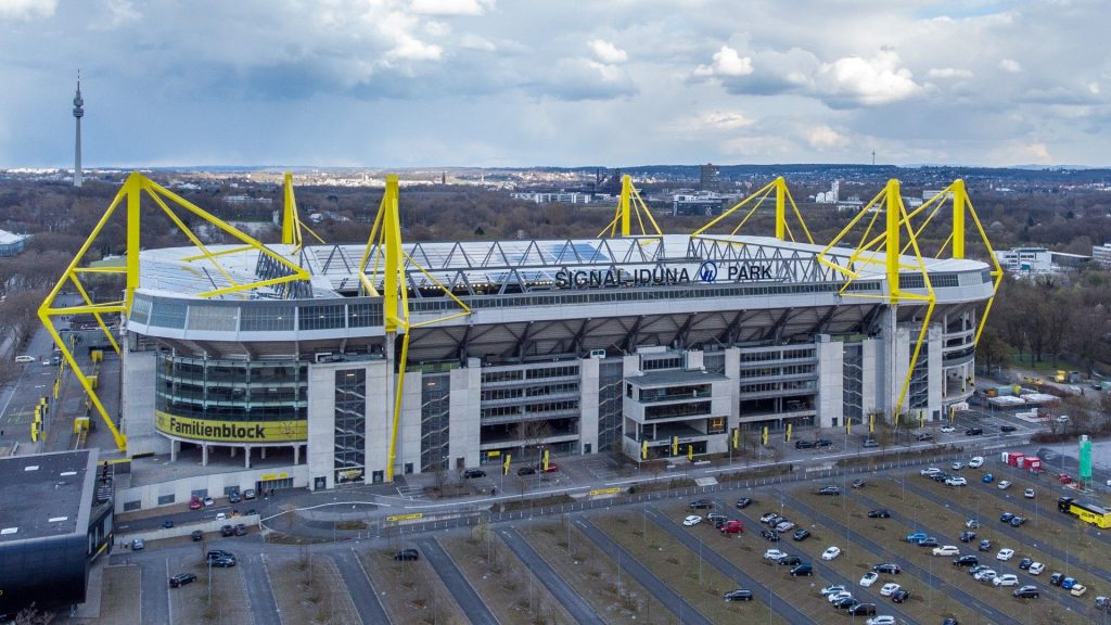 Dortmund to Baarlo Taxi: Seamless Transfers from German Buzz to Dutch Charm