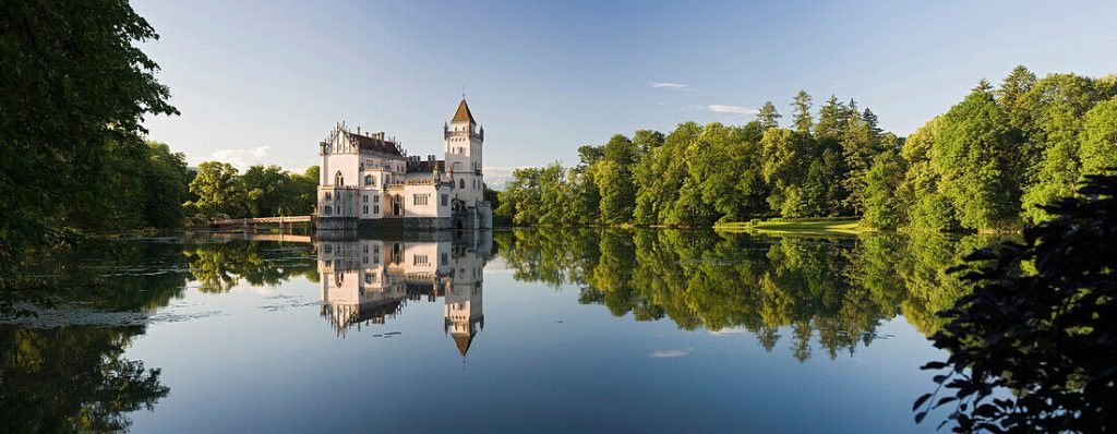 Dusseldorf Airport to Ingelmunster: Your Seamless Transfer Guide to Flanders’ Hidden Gem