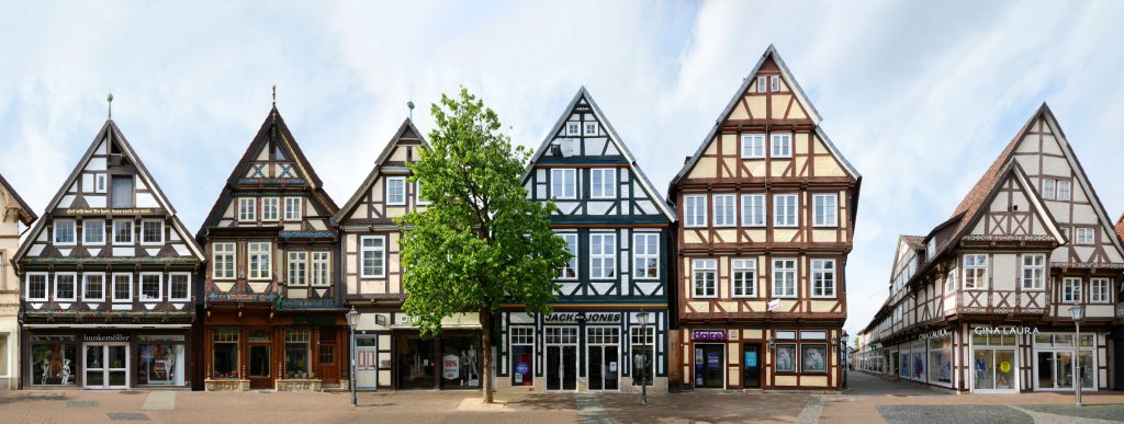 Düsseldorf Airport to Kempen Taxi: Seamless Transfers to a Medieval Gem