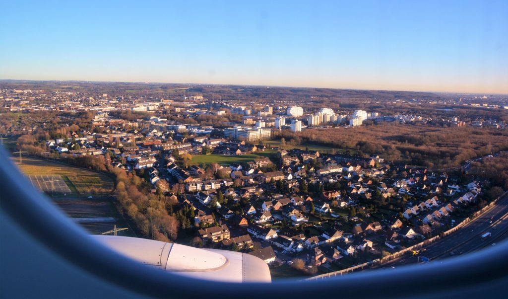 Dusseldorf Airport to Ratingen Lintorf: Seamless Transfers & Hidden Gem Discoveries