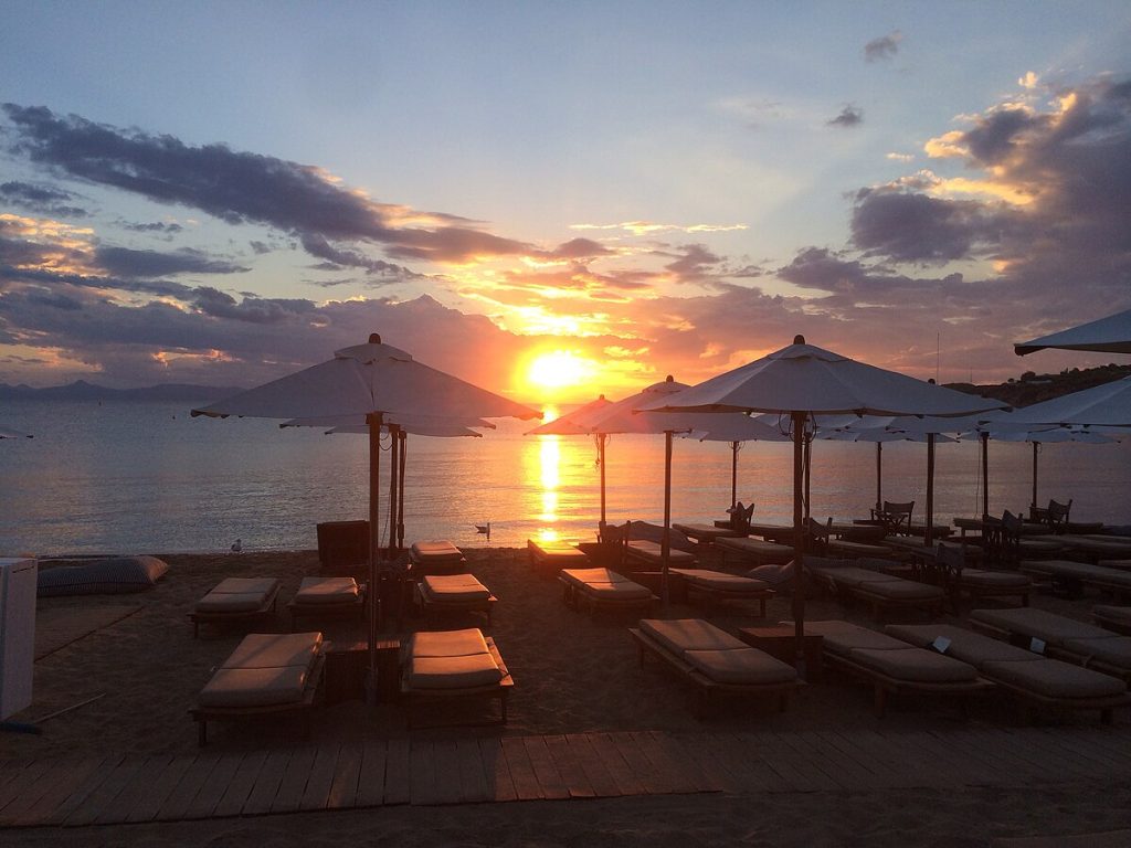 Athens City Center to Vari: Your Ultimate Guide to Coastal Escapes & Seamless Transfers