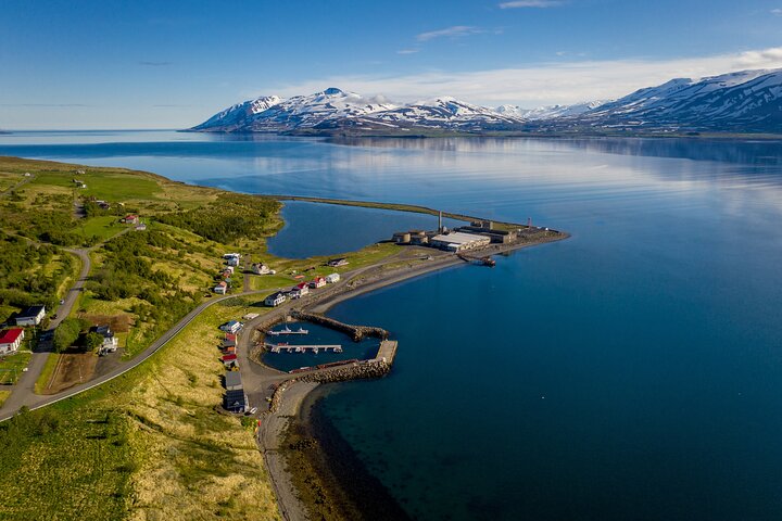 Keflavik Airport to Siglufjörður Taxi: Your Ultimate Arctic Circle Adventure