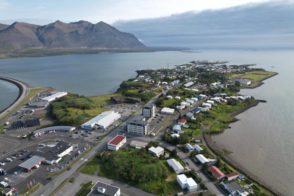 Reykjavik Airport to Borgarnes Taxi: Your Gateway to Iceland’s Epic West Coast