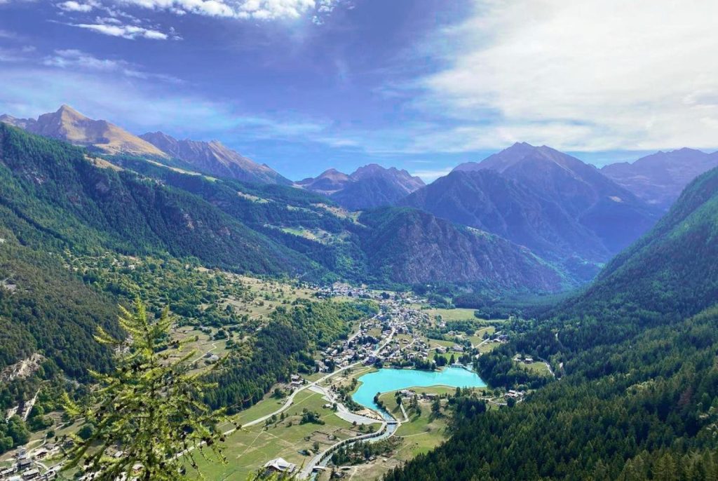 From Alpine Peaks to Lombardian Skies: Your Seamless Brusson to Bergamo Airport Transfer