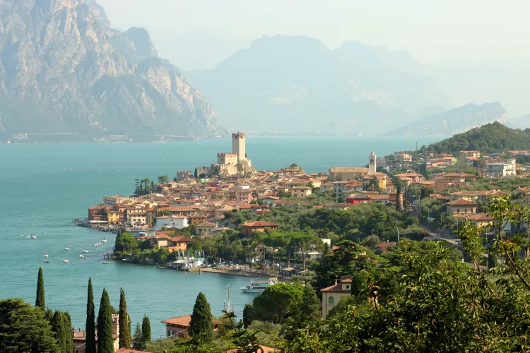 The Ultimate Travel Guide: Your Seamless Journey from Lake Garda to Bergamo Airport