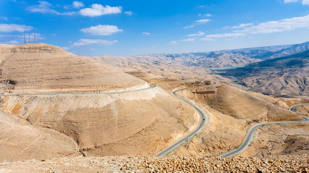 🚗 Epic Road Trip From Madaba to Aqaba – Jordan’s Ultimate Scenic Ride (Focus Keyword: Madaba to Aqaba travel)